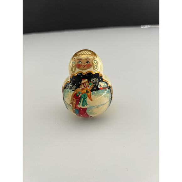 Matryoshka Russian Nesting Doll Set of 5 signed Cepzueb Nocag Winter Scene Ivory - Picture 6 of 9